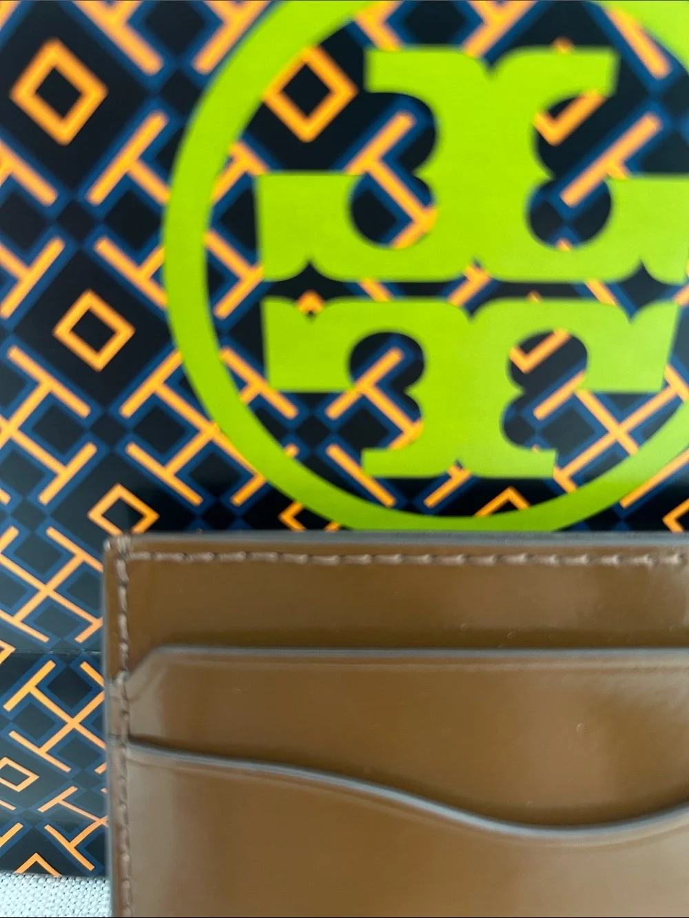 Tory Burch Emerson Patent Slim Card Case - Brown BNWT